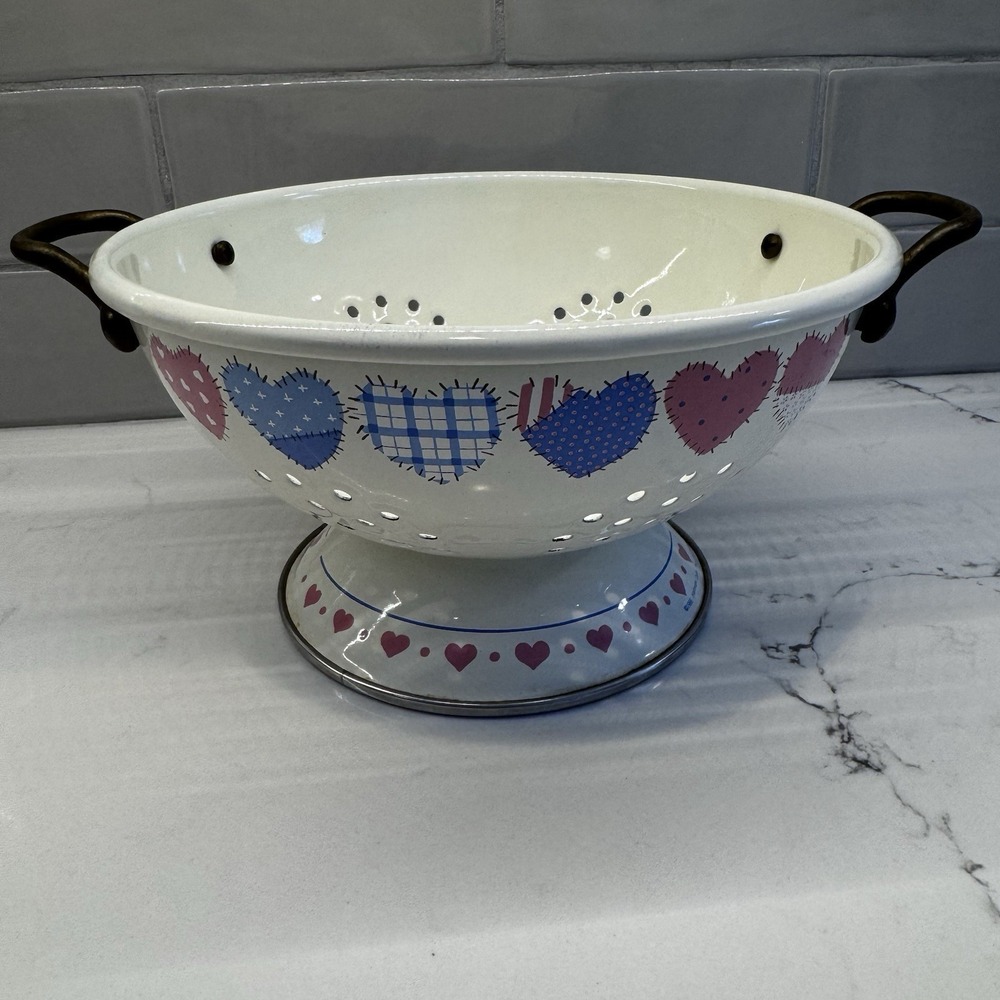 1986‎ Hallmark Hearts Enamelware Colander Pedestal Bowl w Metal Handles